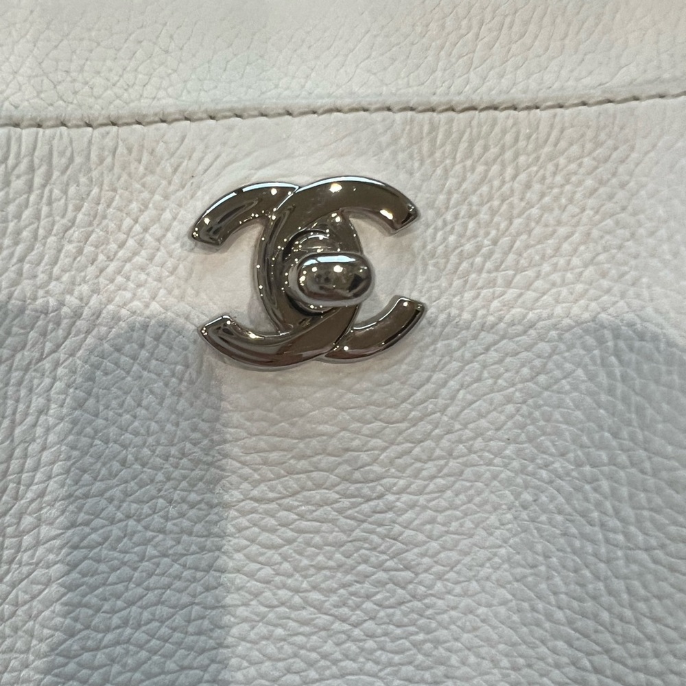 Chanel Executive Cerf Tote bag - Picture 4 of 15